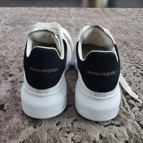 Alexander McQueen Women's Oversized Suede Heel Detail Sneakers 37 - Picture 9 of 12